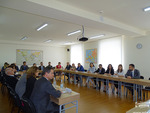 Nicolas Tenzer talks to Armenian diplomats at the Diplomatic School